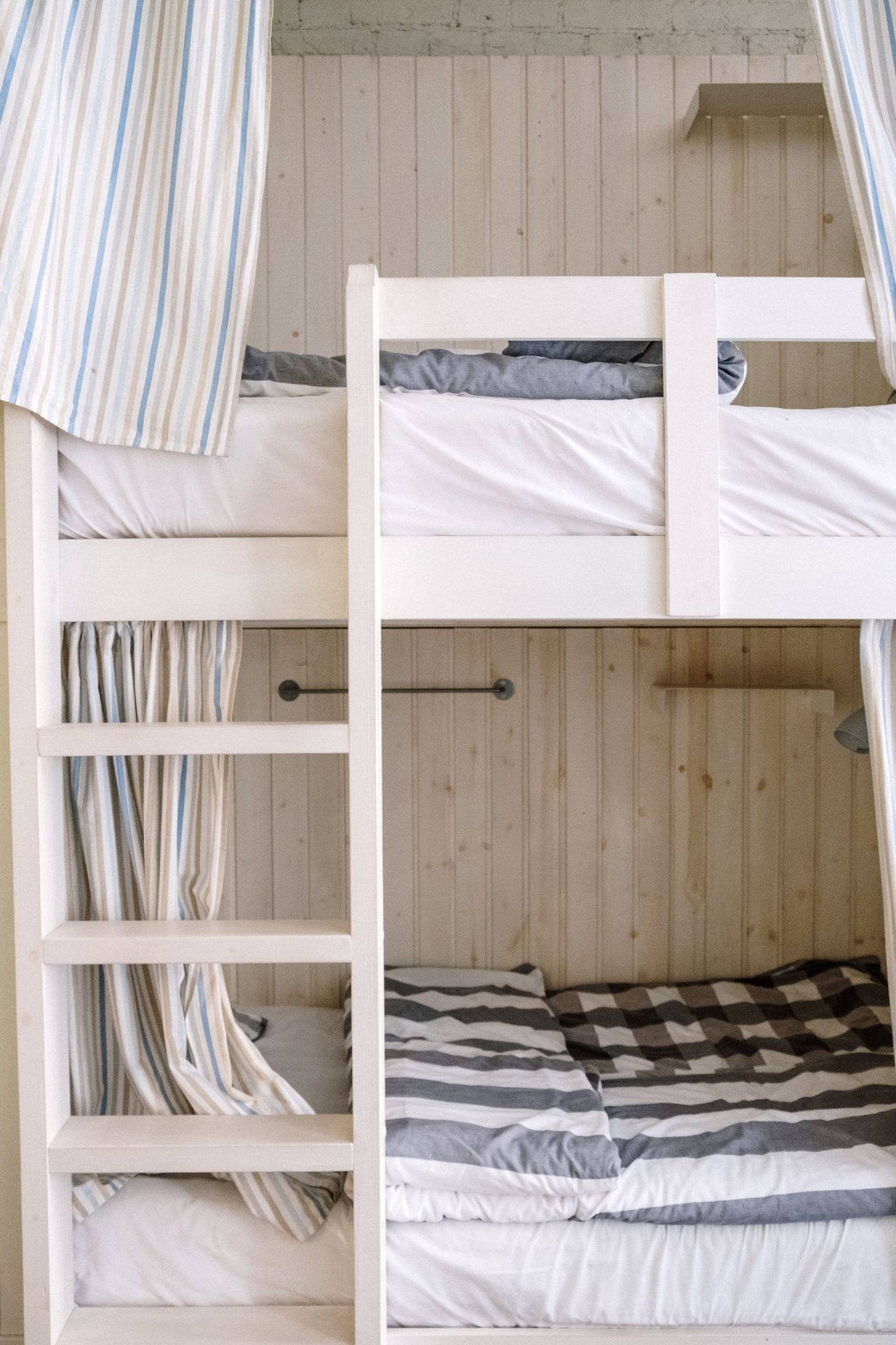 Dorm Room Storage Ideas That Actually Fit a Tiny Room