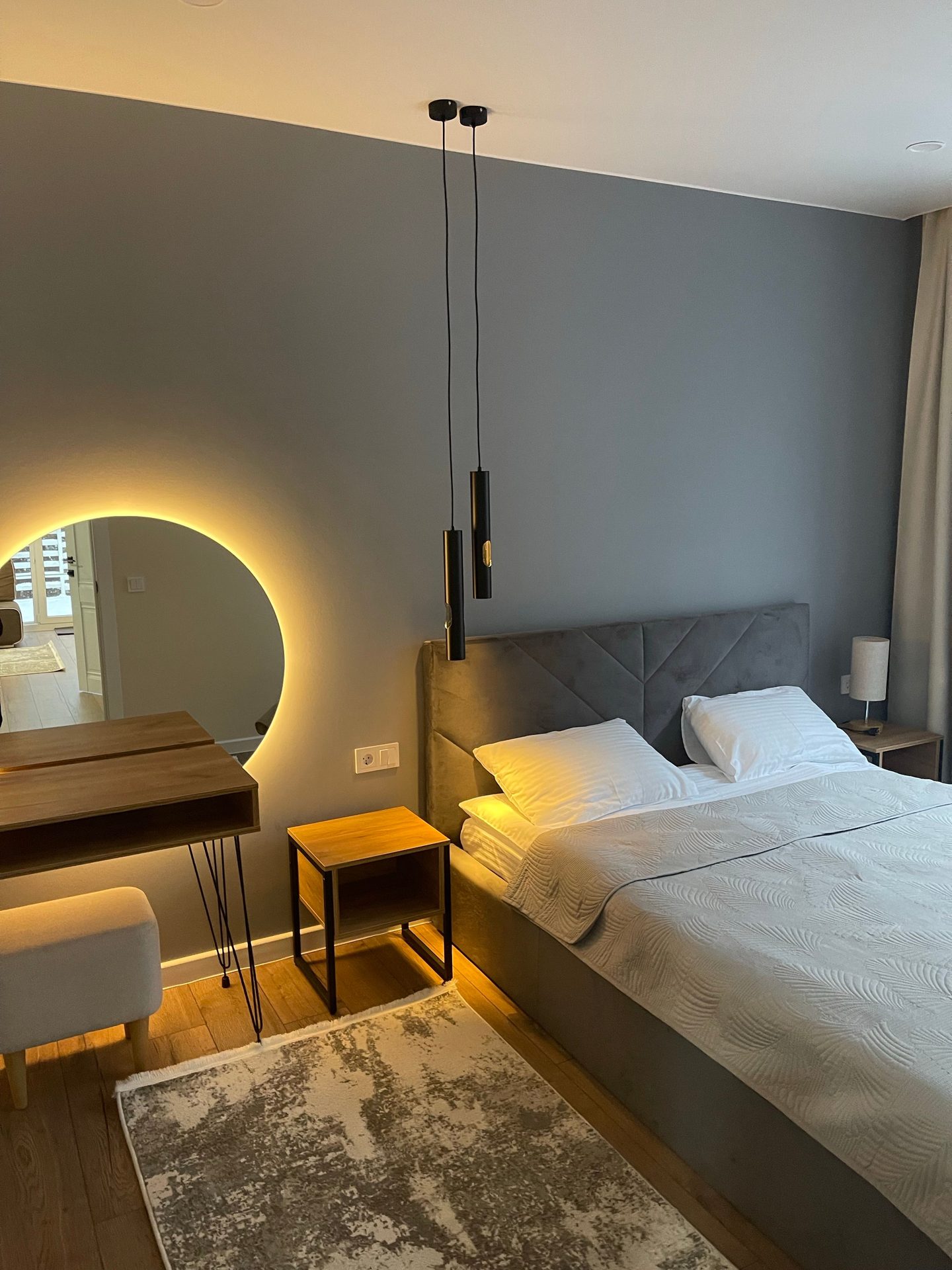 Best Mirrors to Make a Small Room Look Bigger