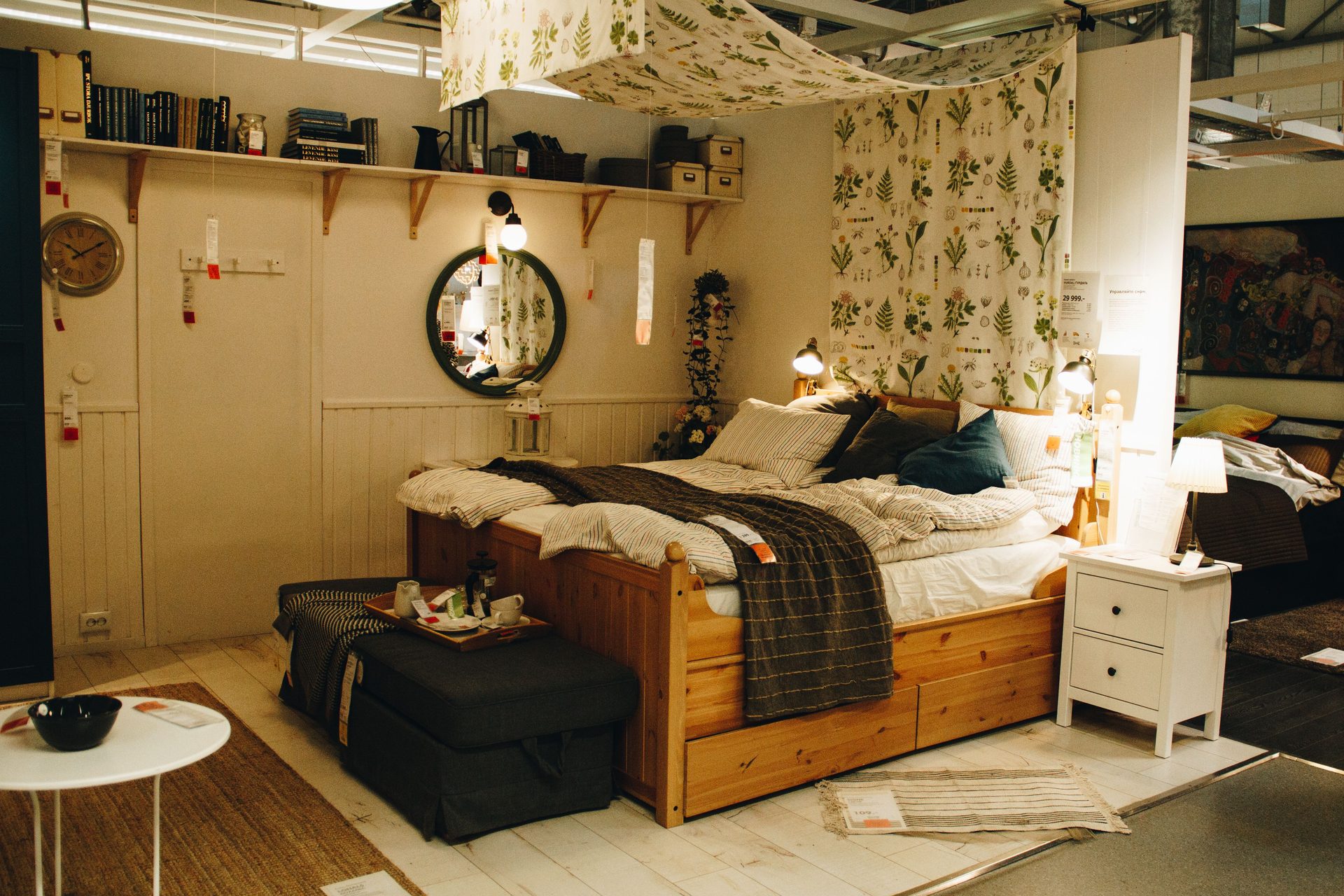 Small Bedroom Storage Ideas That Don't Look Cluttered