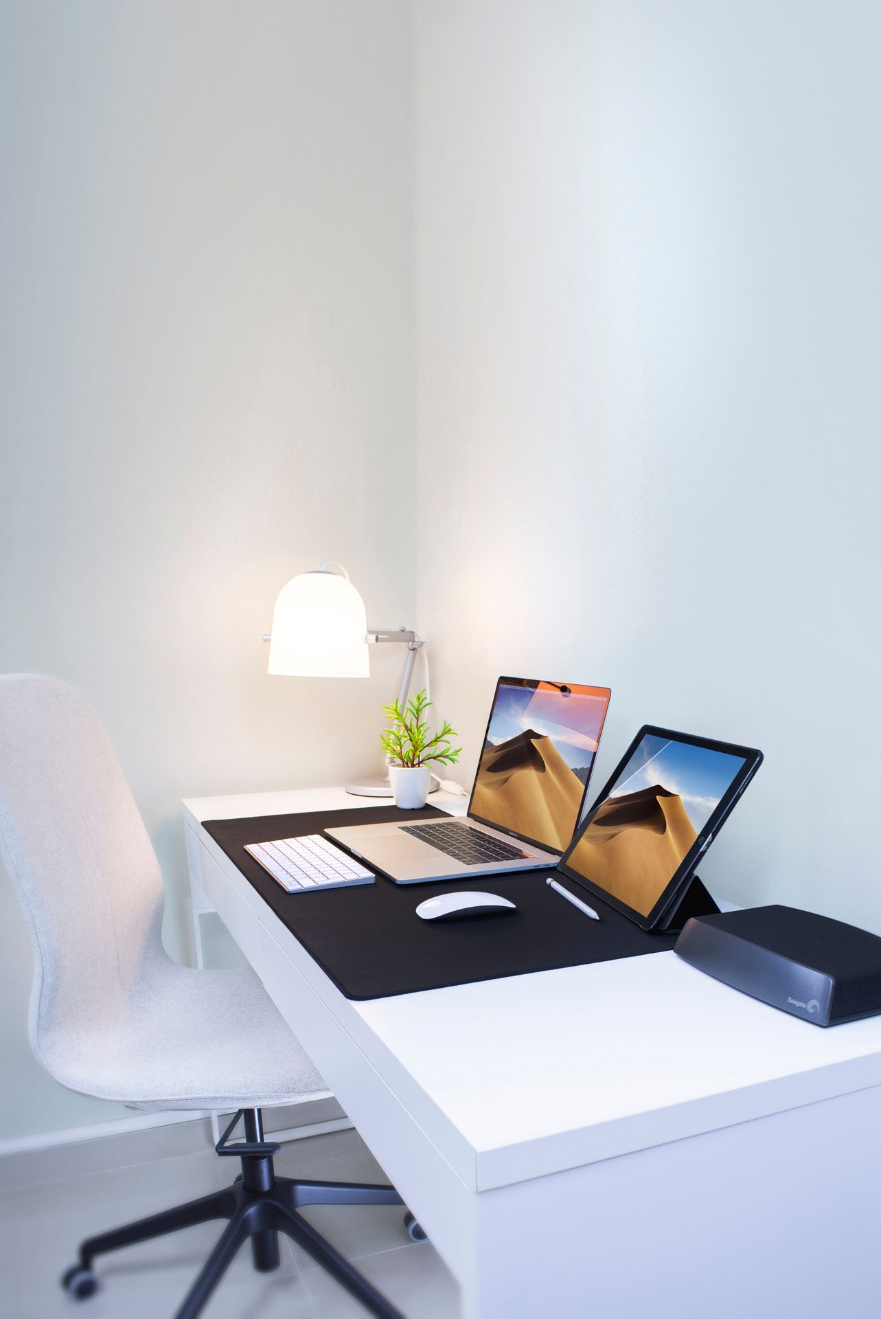 Best Small-Space Home Office Desks & Setups