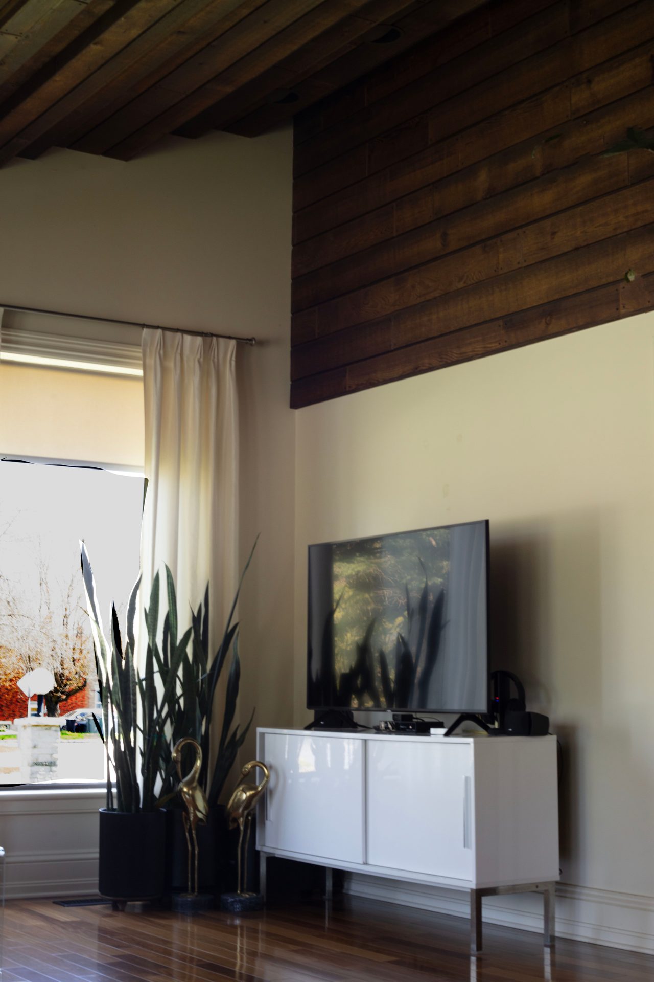 Best TV Stands & Media Consoles for Small Living Rooms